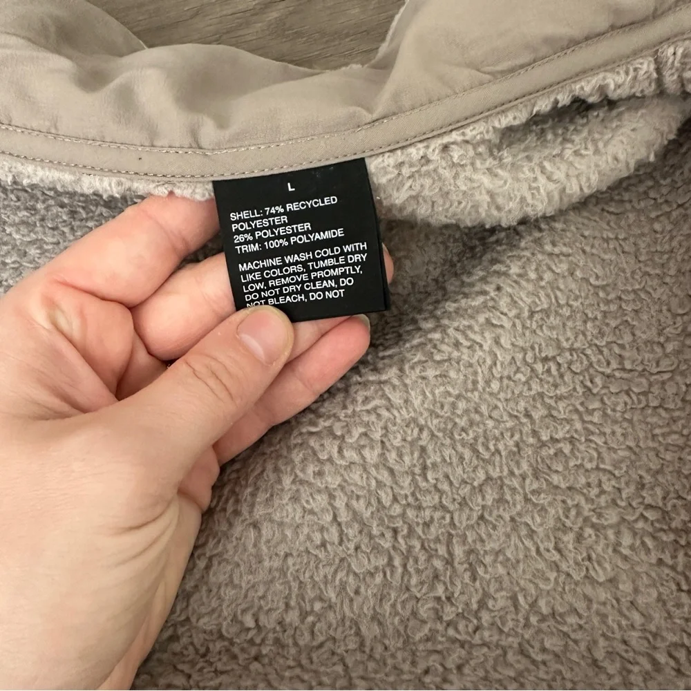 Vuori Alpine Women's Cream Fleece Jacket size Large - Picture 9 of 11